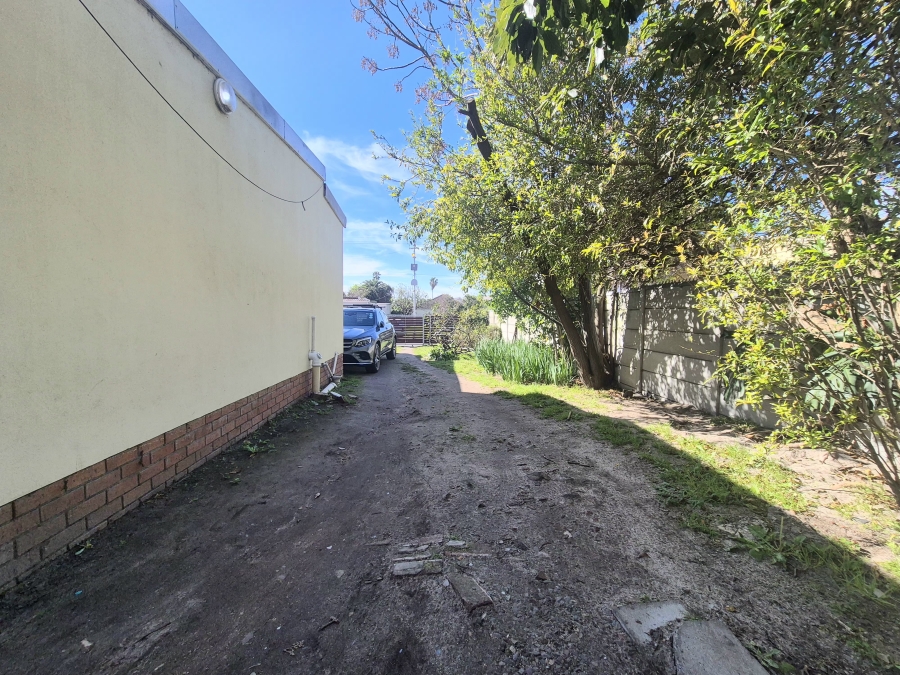 5 Bedroom Property for Sale in Wynberg Western Cape